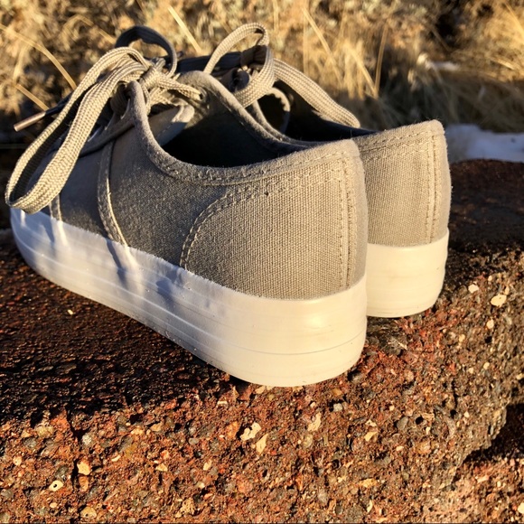 FINAL SALE! Acid Wash Canvas Gray Sneaker - Picture 8 of 8